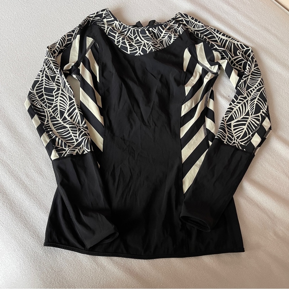 Lululemon Shanti Surf Rash Guard Black Small Stripe Printed Black